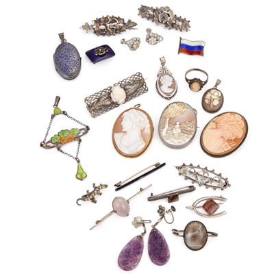 Lot 860 - A GROUP OF ANTIQUE AND LATER SILVER AND ENAMEL JEWELLERY