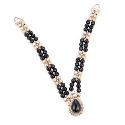 Lot 845 - JON MCCRAY, A NATIVE AMERICAN NAVAJO SILVER AND ONYX NECKLACE