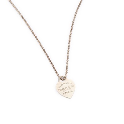 Lot 827 - TIFFANY & CO - A SILVER 'RETURN TO TIFFANY' PENDANT ON CHAIN