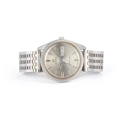 Lot 690 - A GENTS STEEL OMEGA AUTOMATIC BRACELET WATCH