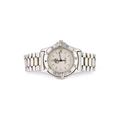 Lot 674 - A GENTS STEEL TAG HEUER 2000 BRACELET WATCH