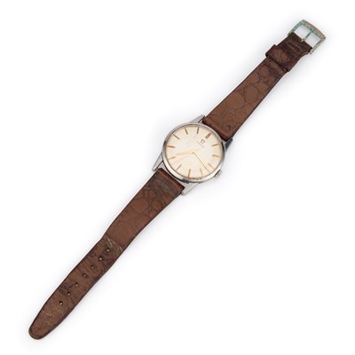 Lot 121 - A GENTS STEEL OMEGA STRAP WATCH