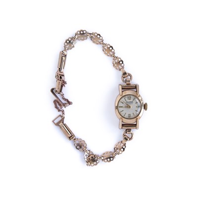 Lot 715 - A LADY'S 14CT GOLD SILVANA WATCH ON A 9CT GOLD BRACELET