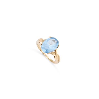 Lot 855 - A 9 CARAT GOLD BLUE SPINEL RING