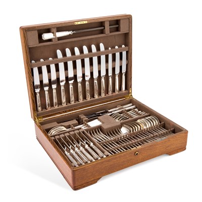 Lot 329 - AN OAK-CASED MAPPIN & WEBB SILVER-PLATED CANTEEN