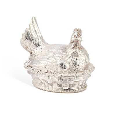 Lot 327 - A SILVER PLATED NOVELTY HEN EGG BASKET