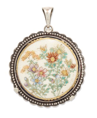 Lot 2136 - H.G. MURPHY - AN ARTS AND CRAFTS SATSUMA WARE BROOCH / PENDANT