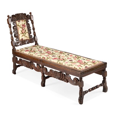 Lot 1020 - A CAROLEAN STYLE CARVED OAK DAY BED