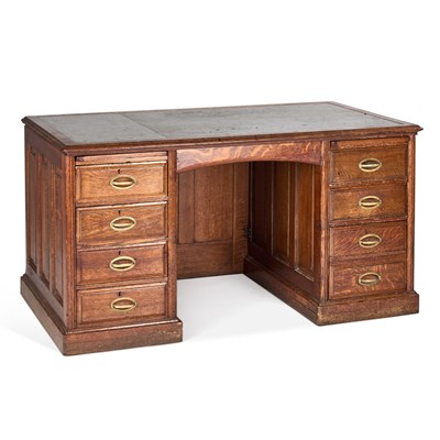 Lot 1248 - AN EARLY 20TH CENTURY OAK DESK