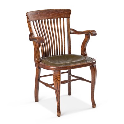 Lot 1146 - AN EARLY 20TH CENTURY OAK DESK CHAIR