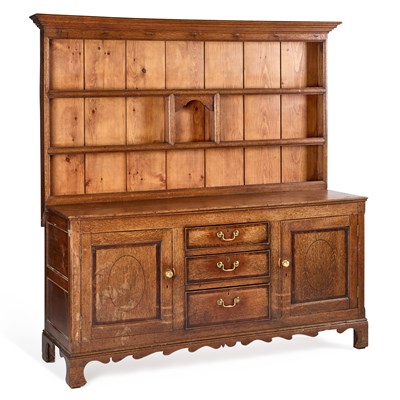 Lot 1147 - A GEORGE III OAK DRESSER AND RACK