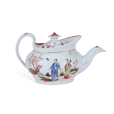 Lot 129 - A NEW HALL PORCELAIN TEAPOT