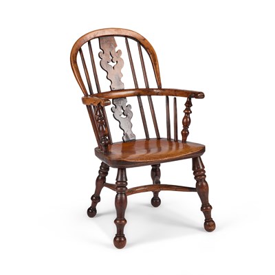 Lot 1207 - A 19TH CENTURY YEW WOOD CHILD'S WINDSOR CHAIR