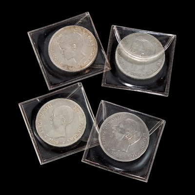 Lot 58 - A SPANISH ALFONSO XII 5 PESETAS 1885 AND THREE ALFONSO XIII 5 PESETAS