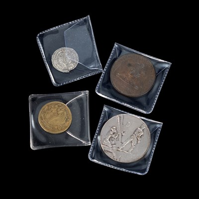 Lot 70 - A GROUP OF COINS AND MEDALLIONS