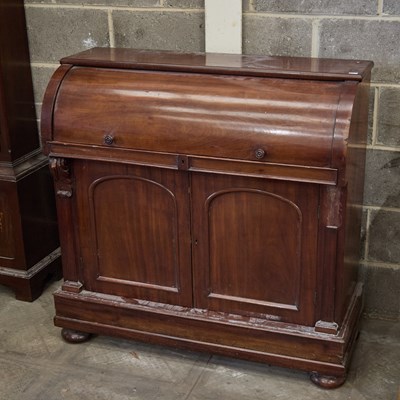 Lot 250 - A VICTORIAN MAHOGANY CYLINDER DESK