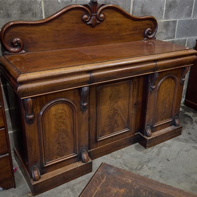 Lot 253 - A VICTORIAN MAHOGANY CHIFFONIER