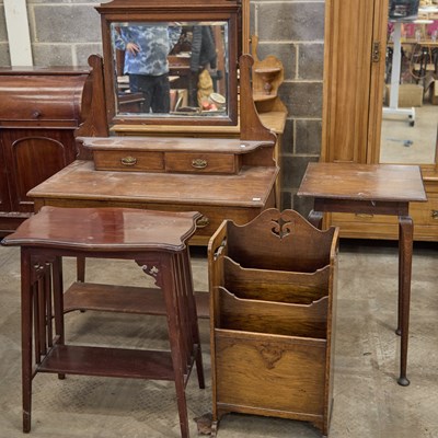Lot 272 - AN OAK DRESSING TABLE