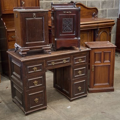 Lot 247 - AN OAK DESK