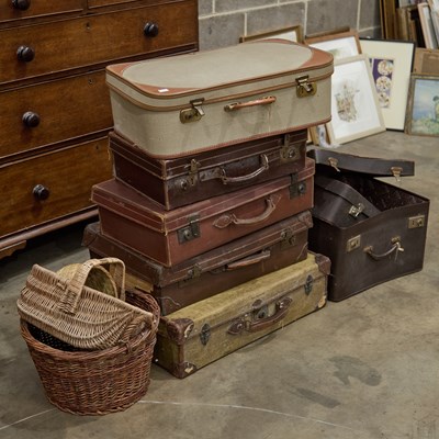 Lot 258 - A COLLECTION OF VINTAGE LUGGAGE
