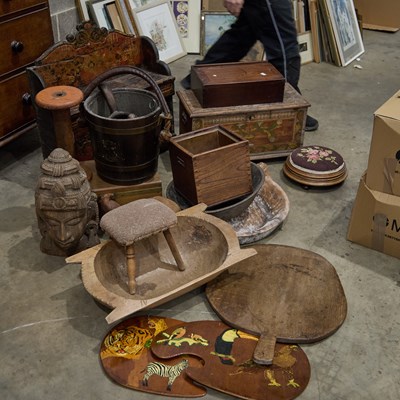Lot 262 - A MIXED LOT OF WOODEN ITEMS