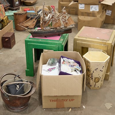 Lot 266 - A MIXED LOT