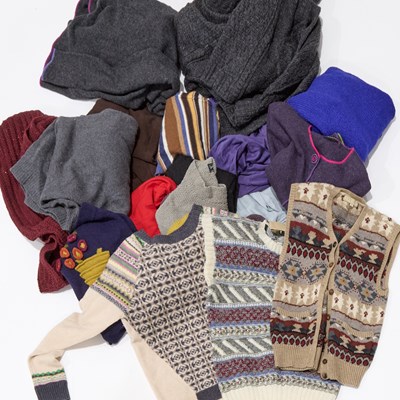 Lot 95 - A GROUP OF BRANDED KNITWEAR
