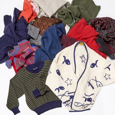 Lot 90 - A GROUP OF BRANDED KNITWEAR