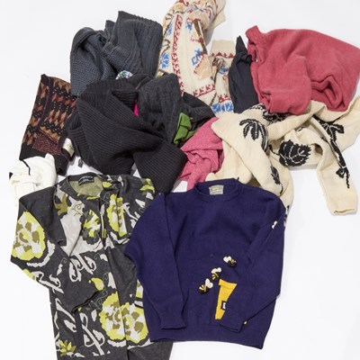 Lot 96 - A GROUP OF BRANDED KNITWEAR