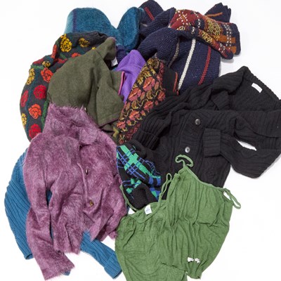 Lot 91 - A GROUP OF BRANDED KNITWEAR