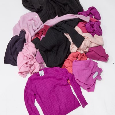 Lot 155 - A GROUP OF CASHMERE KNITWEAR