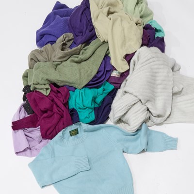 Lot 152 - A GROUP OF CASHMERE KNITWEAR