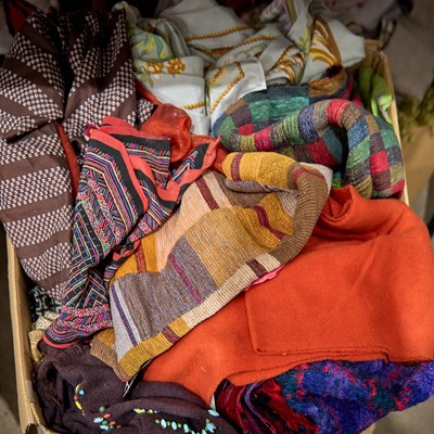 Lot 183 - A LARGE COLLECTION OF ACCESSORIES