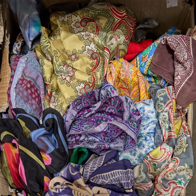 Lot 180 - A LARGE COLLECTION OF ACCESSORIES