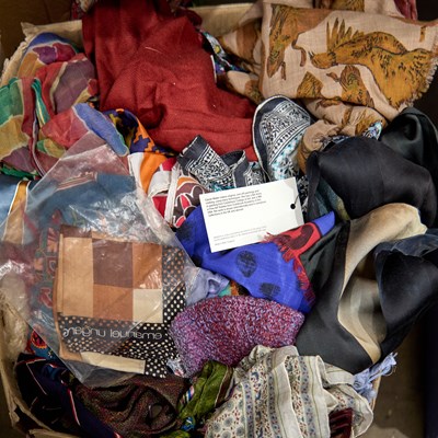 Lot 175 - A LARGE COLLECTION OF ACCESSORIES