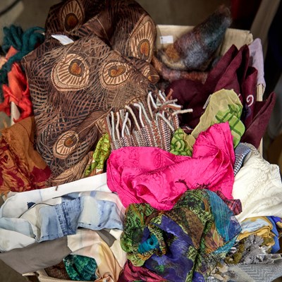 Lot 174 - A LARGE COLLECTION OF ACCESSORIES
