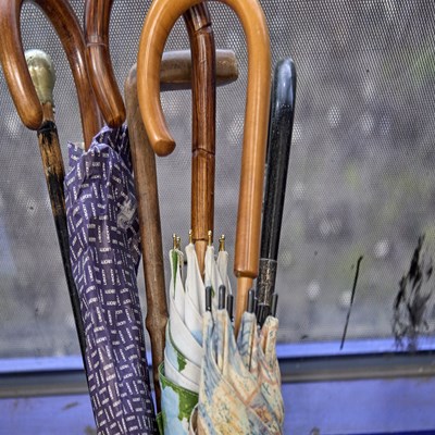 Lot 189 - A GROUP OF ACCESSORIES