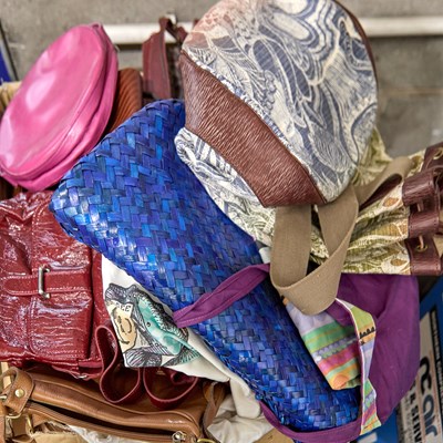 Lot 186 - A LARGE COLLECTION OF BAGS
