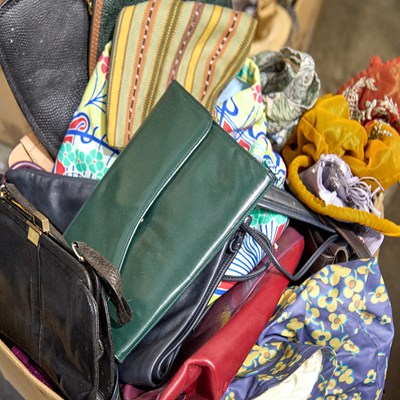 Lot 190 - A LARGE COLLLECTION OF BAGS
