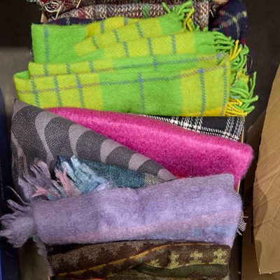Lot 185 - A GROUP OF BLANKETS