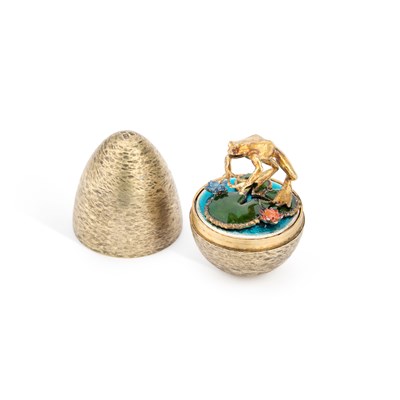Lot 250 - STUART DEVLIN, AN ELIZABETH II SILVER-GILT AND ENAMELLED SURPRISE EGG