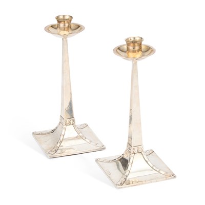 Lot 330 - A PAIR OF EDWARDIAN SILVER CANDLESTICKS