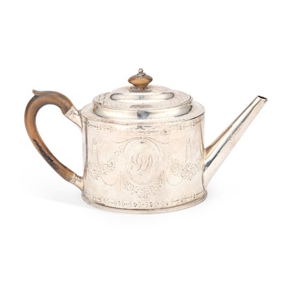 Lot 446 - A GEORGE III SILVER TEAPOT