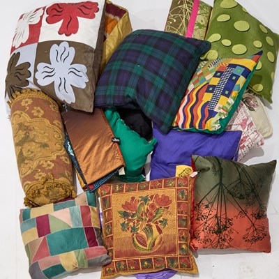 Lot 240 - A MIXED GROUP OF SOFT FURNISHINGS