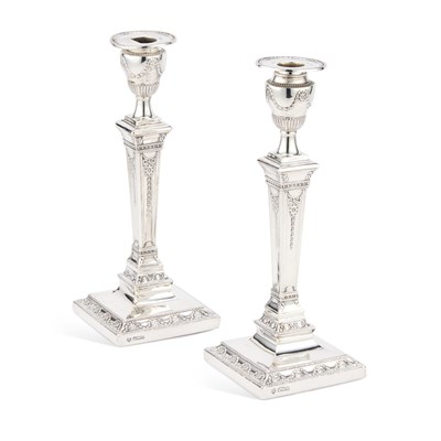 Lot 289 - A PAIR OF EDWARDIAN SILVER CANDLESTICKS