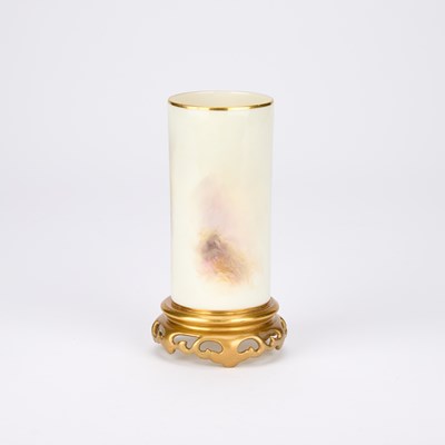 Lot 113 - A ROYAL WORCESTER VASE