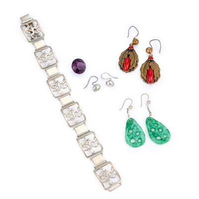 Lot 630 - A GROUP OF JEWELLERY
