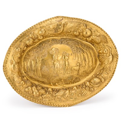 Lot 129 - A LARGE 19TH CENTURY GILT METAL DISH