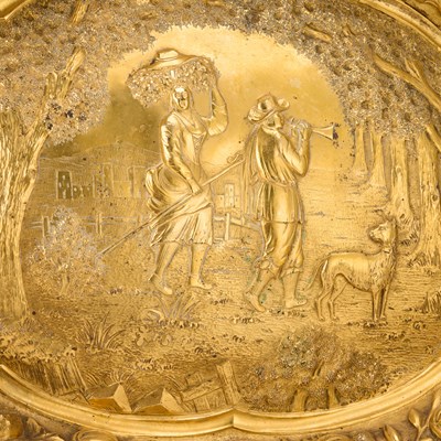 Lot 129 - A LARGE 19TH CENTURY GILT METAL DISH