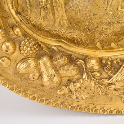 Lot 129 - A LARGE 19TH CENTURY GILT METAL DISH